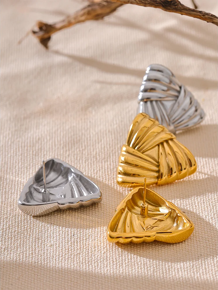 Triangle Texture Charm Stud Earrings - Ecru