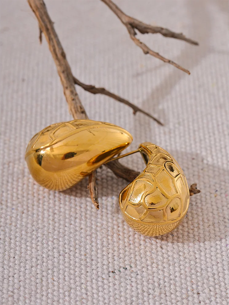 Water Drop Half Empty Stud Earrings - Ecru