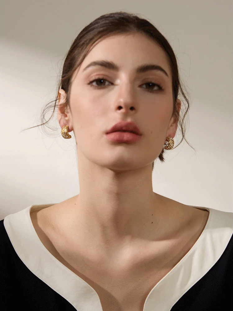 C Shape Geometric Fashion Earrings - Ecru