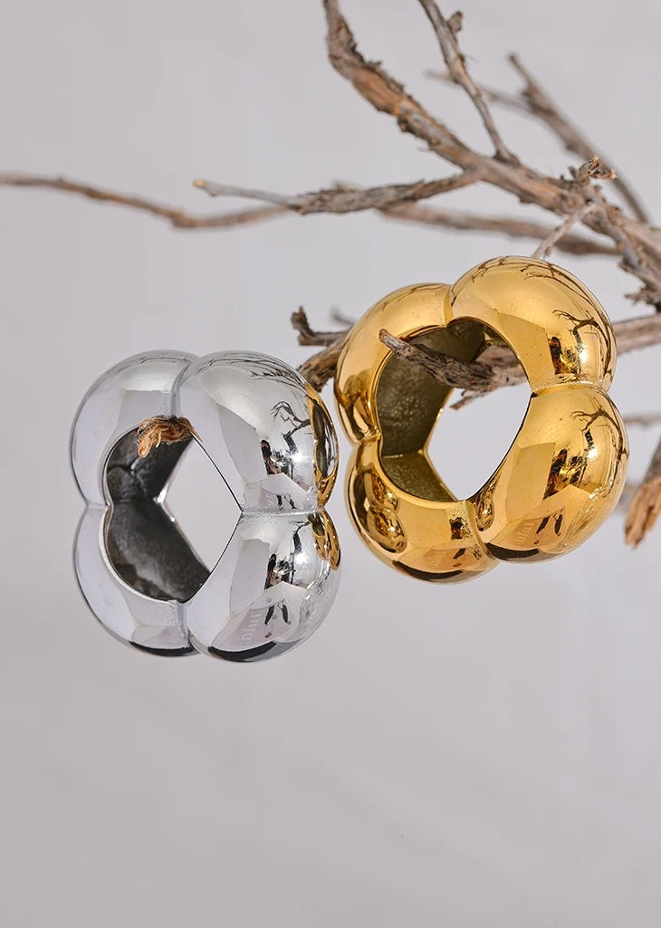 Flower Hollow Big Statement Ring - Ecru