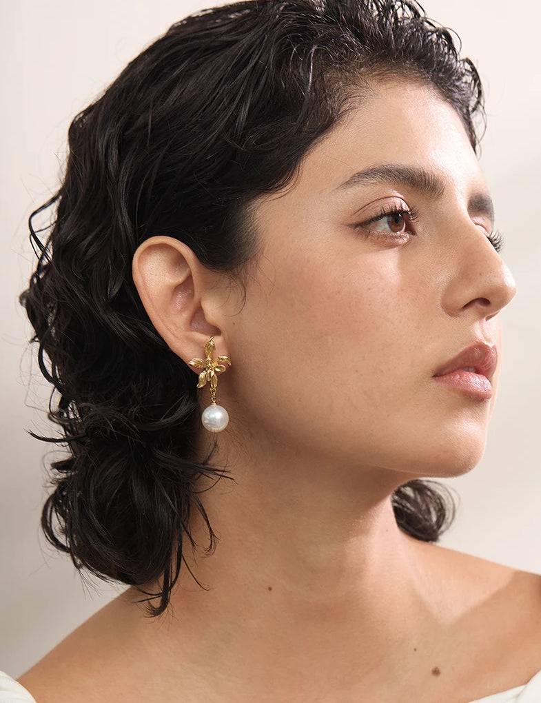 Flower Pearl Shiny Drop Earrings - Ecru