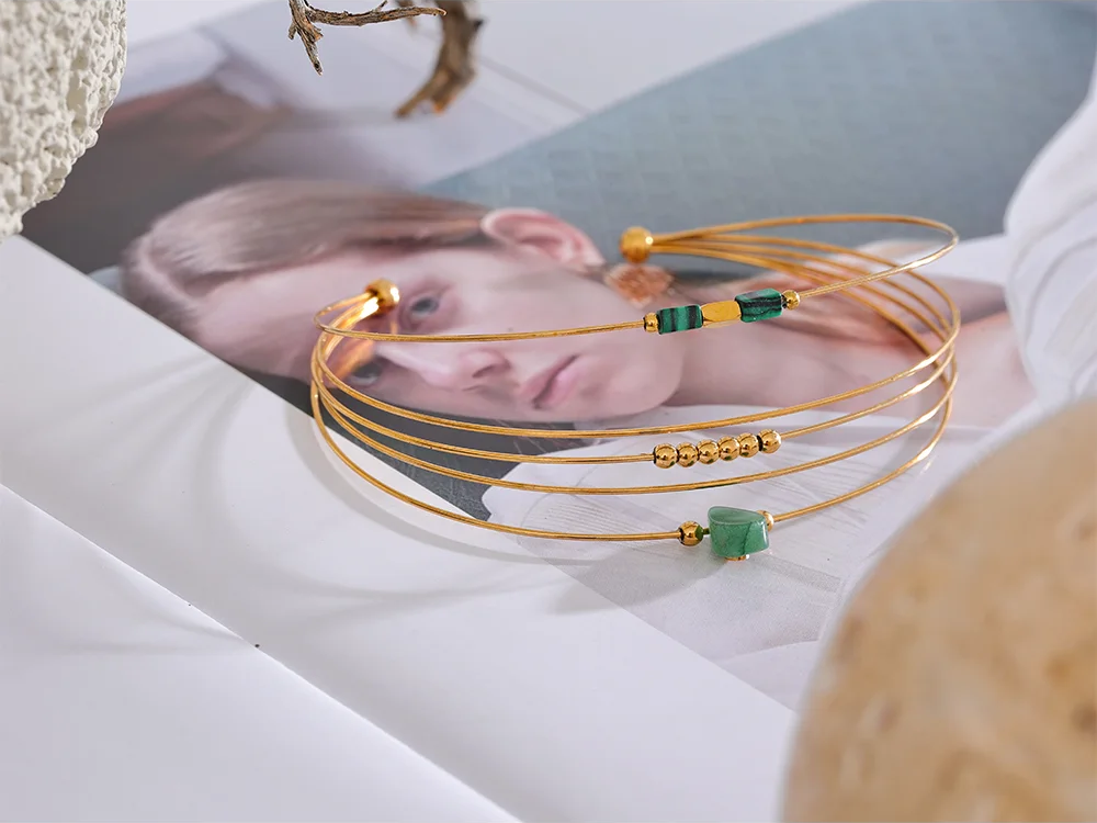 Green Agent Stone Circle Bracelet - Ecru