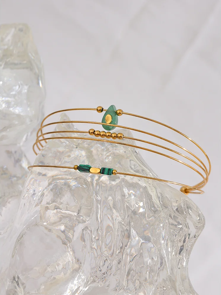 Green Agent Stone Circle Bracelet - Ecru