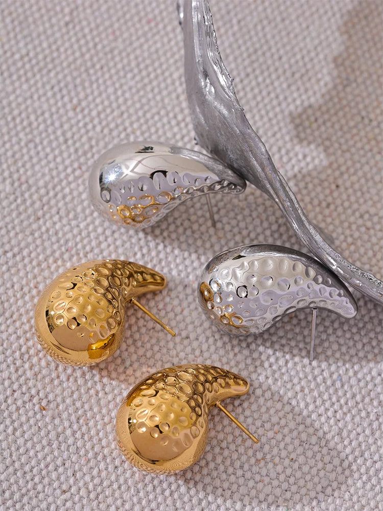 Hot Hammer Water Drop Stud Earrings - Ecru