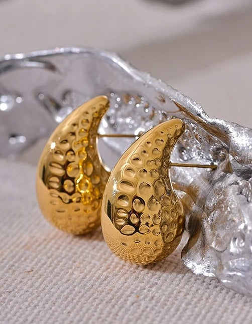 Hot Hammer Water Drop Stud Earrings - Ecru
