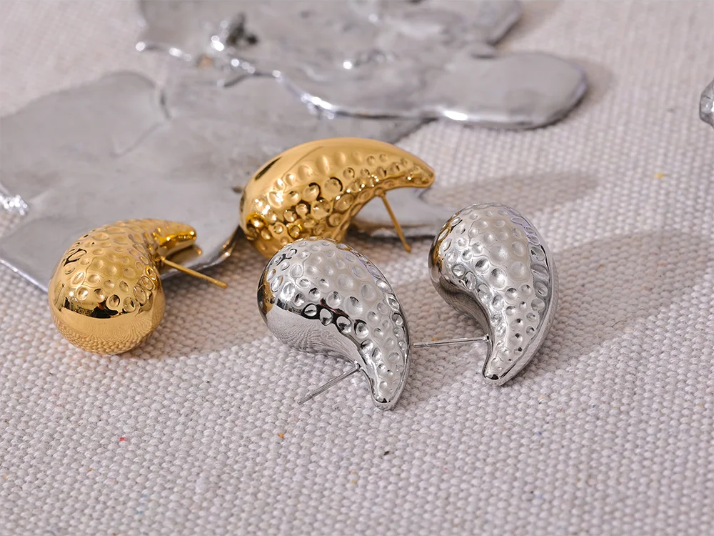 Hot Hammer Water Drop Stud Earrings - Ecru