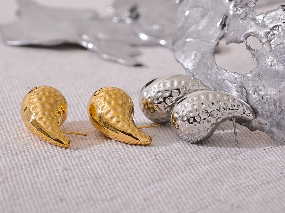 Hot Hammer Water Drop Stud Earrings - Ecru