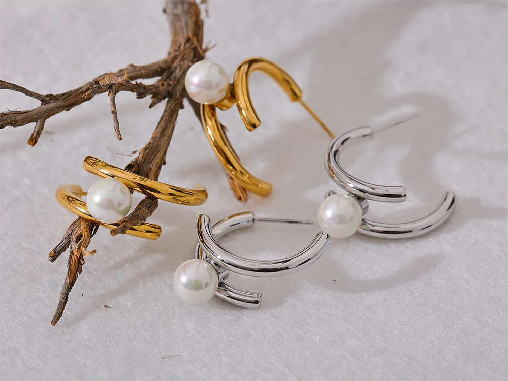 Imitation Pearls Geometric Huggie Earrings - Ecru