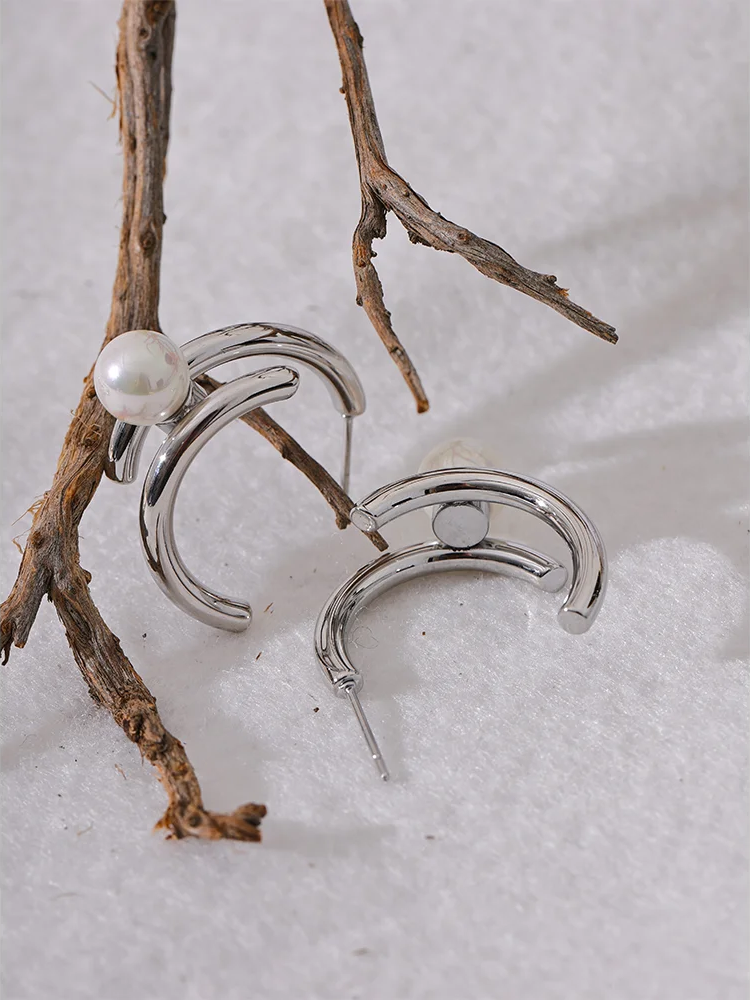Imitation Pearls Geometric Huggie Earrings - Ecru