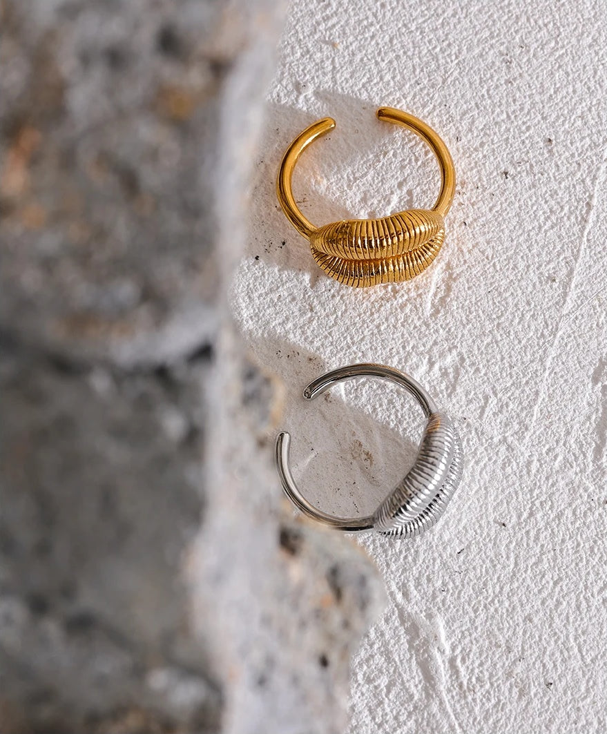 Lip Open Fashion Personalized Ring - Ecru