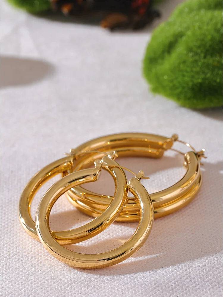 Minimalist Chunky Chic Hoop Earrings - Ecru