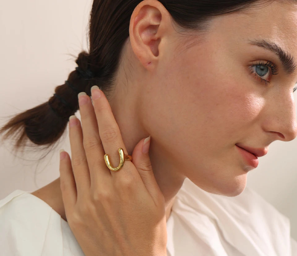 Minimalist Refined Textured Charm Ring - Ecru