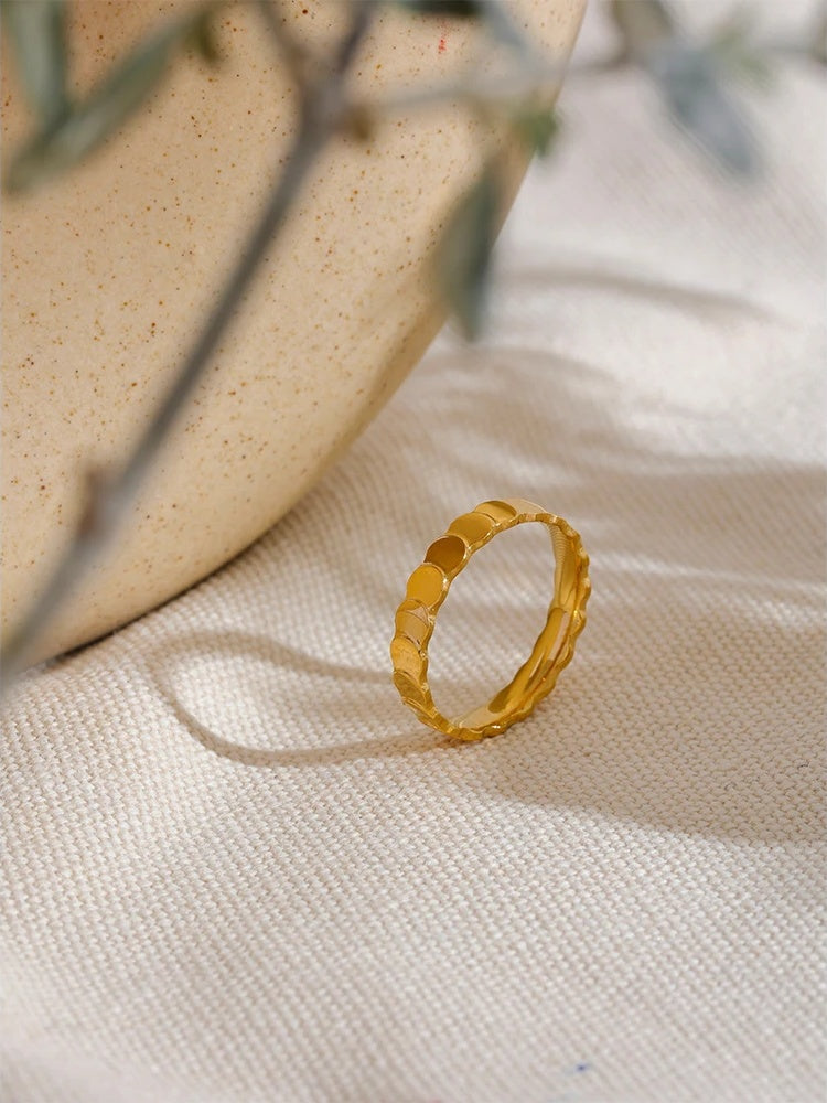 Minimalist Round Texture Charm Ring - Ecru