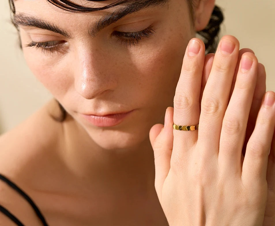 Minimalist Round Texture Charm Ring - Ecru
