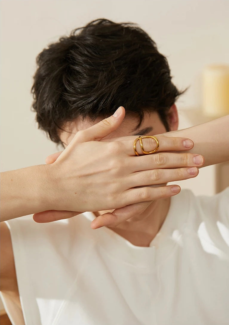 Minimalist Twisted Geometric Ring - Ecru