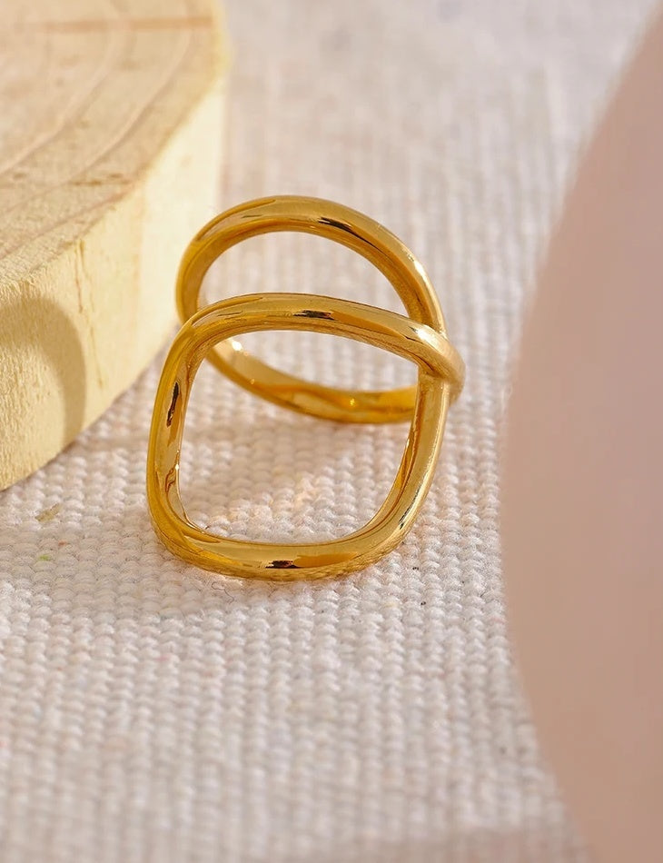 Minimalist Twisted Geometric Ring - Ecru