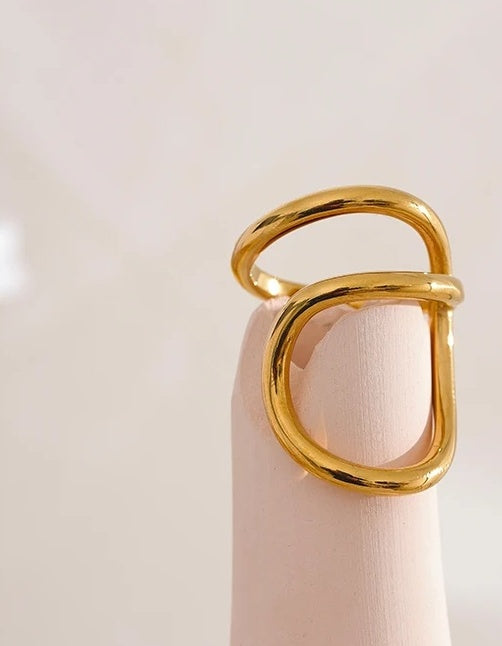Minimalist Twisted Geometric Ring - Ecru