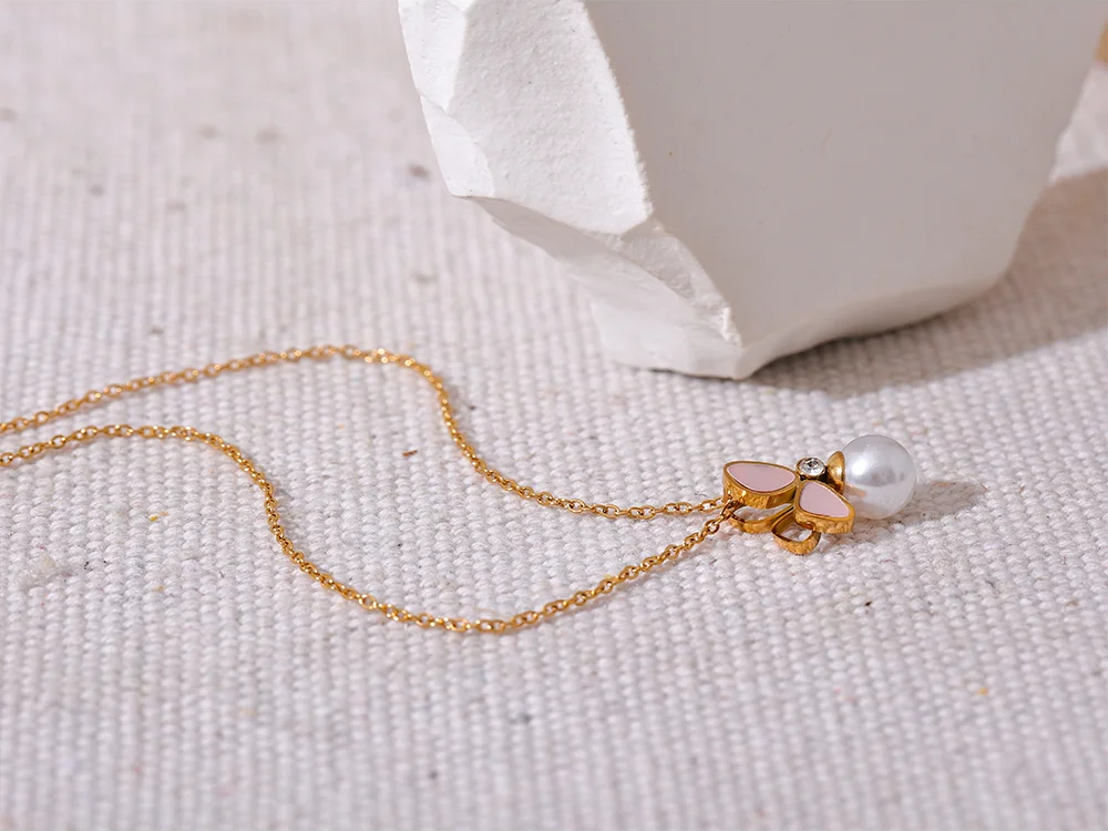 Natural Shell Butterfly Pearl Necklace - Ecru