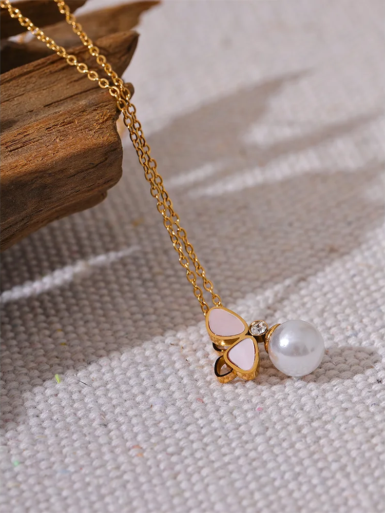 Natural Shell Butterfly Pearl Necklace - Ecru