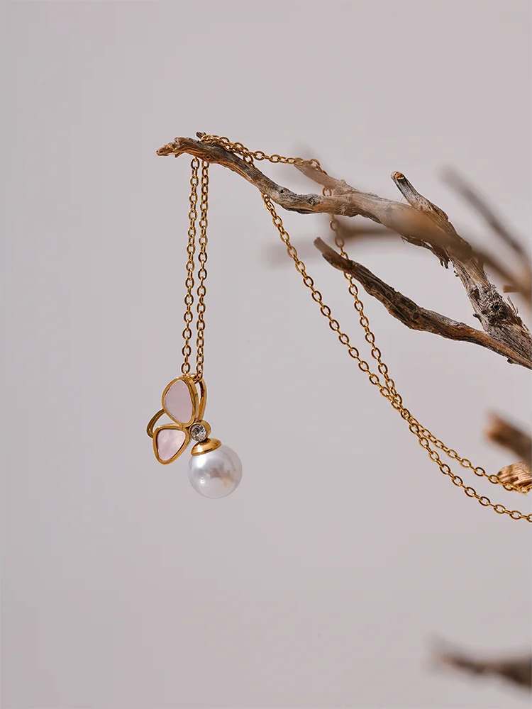 Natural Shell Butterfly Pearl Necklace - Ecru