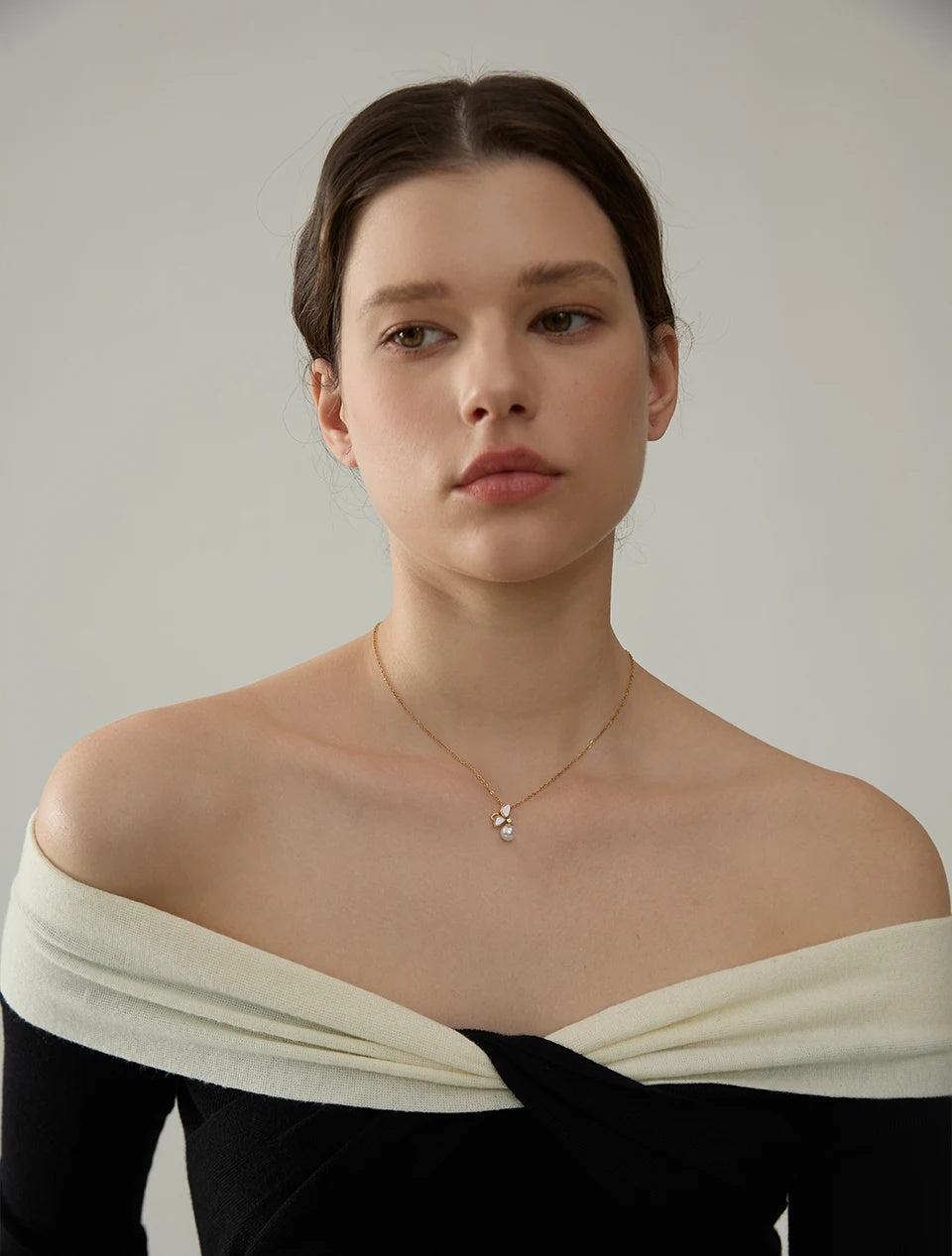 Natural Shell Butterfly Pearl Necklace - Ecru