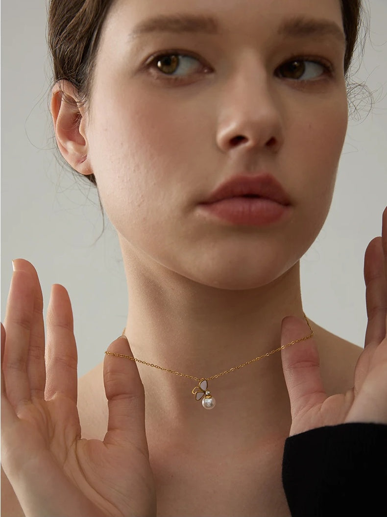 Natural Shell Butterfly Pearl Necklace - Ecru