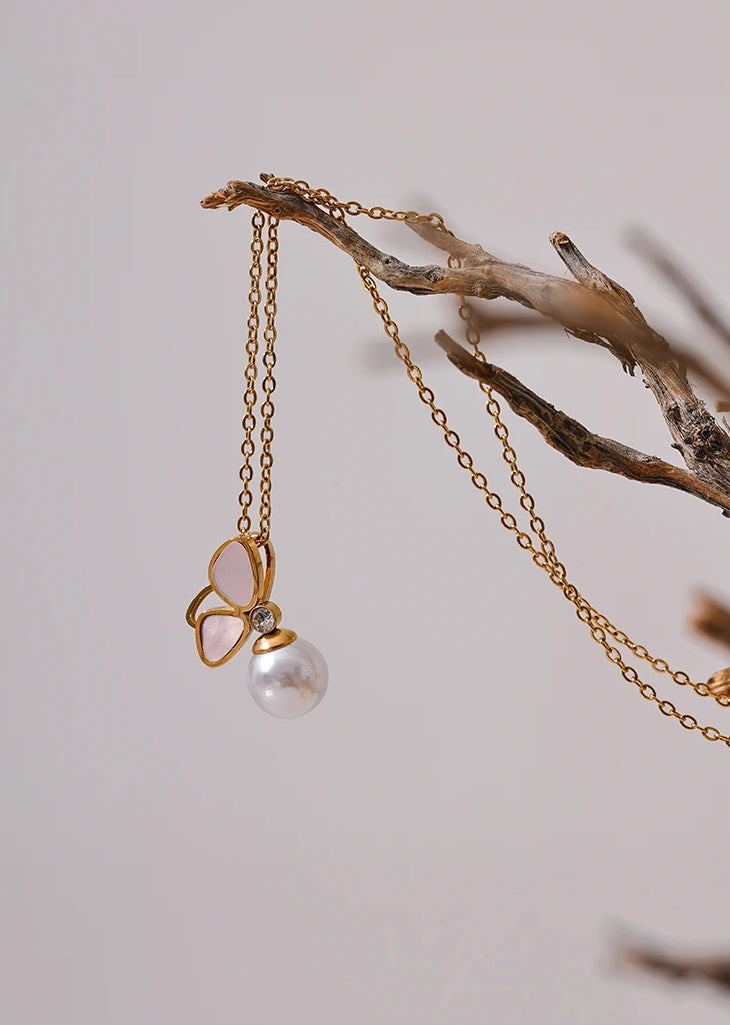 Natural Shell Butterfly Pearl Necklace - Ecru