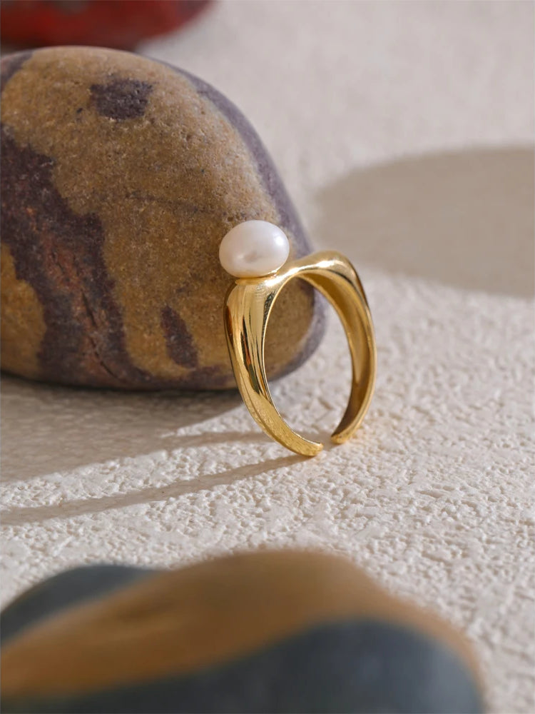 Pearl Shiny Modern Resizable Ring - Ecru