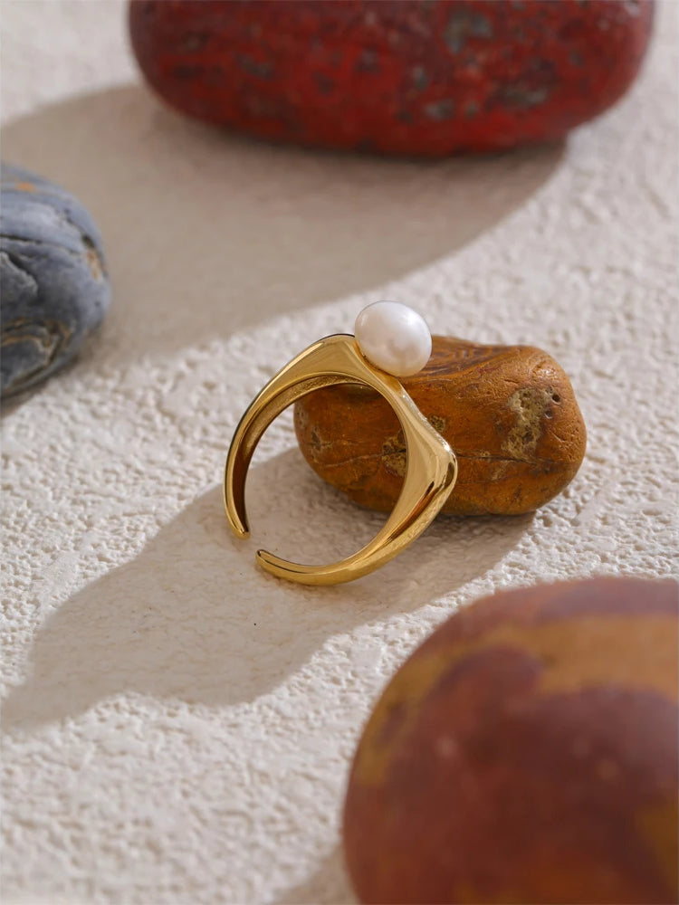 Pearl Shiny Modern Resizable Ring - Ecru