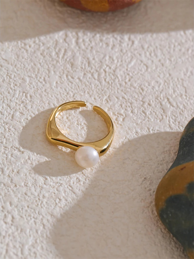 Pearl Shiny Modern Resizable Ring - Ecru