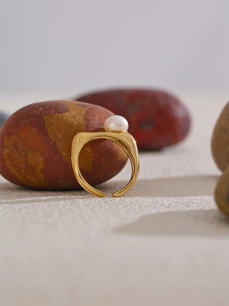 Pearl Shiny Modern Resizable Ring - Ecru