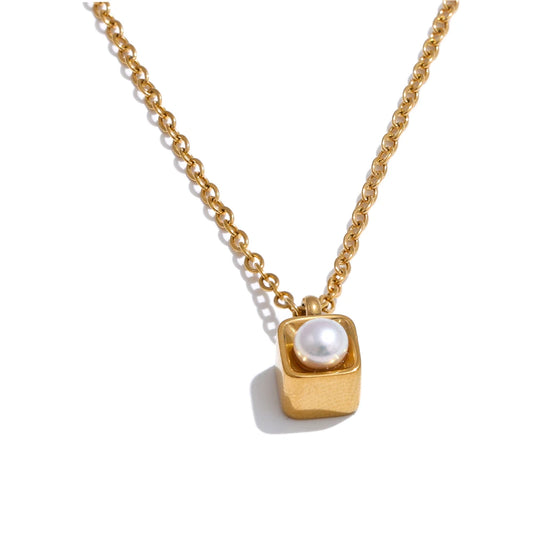 Premium Pearl Chic Charm Necklace - Ecru