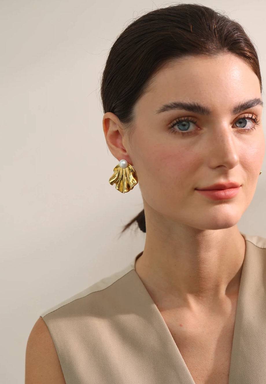 Refined Pearl Statement Stud Earrings - Ecru