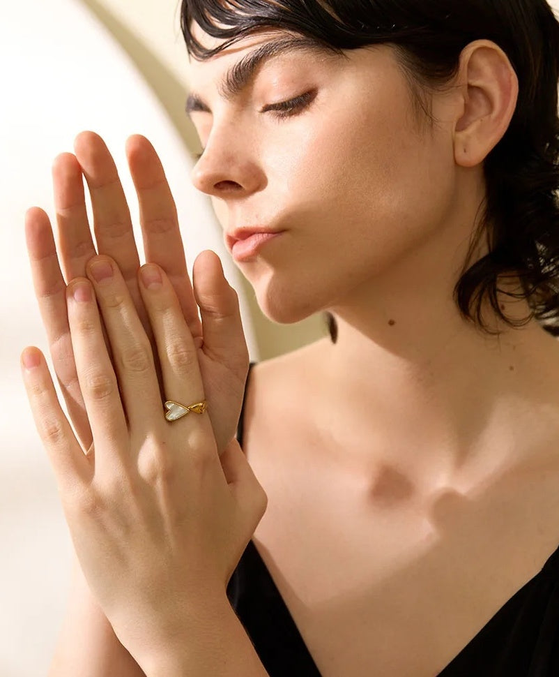Shell Acrylic Heart Stylish Ring - Ecru