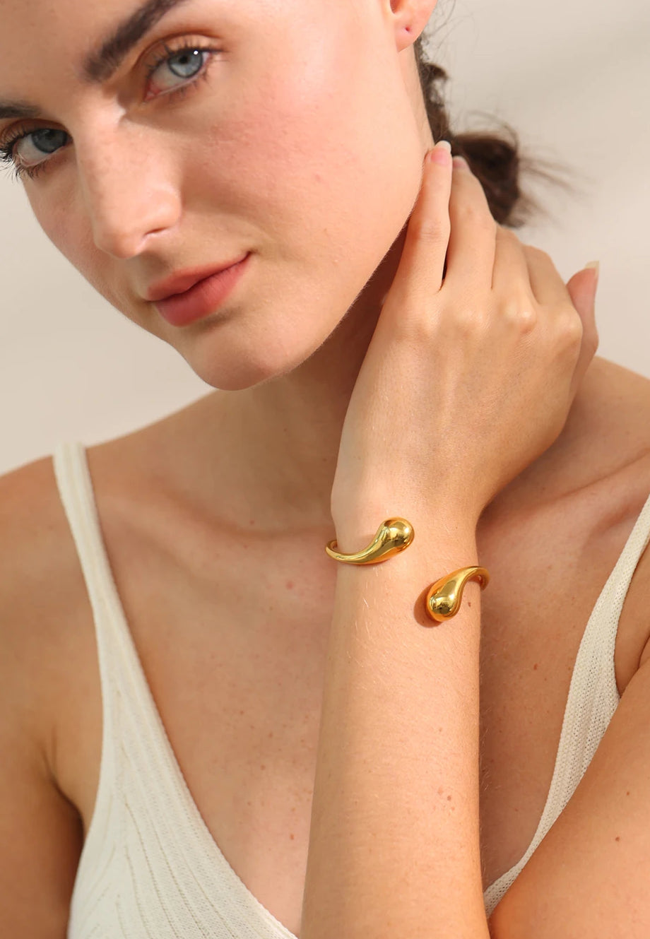 Shiny Minimalist Versatile Cuff Bracelet - Ecru