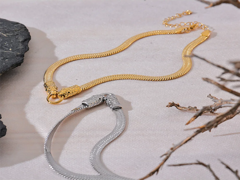 Snake Chain Choker Charm Necklace - Ecru