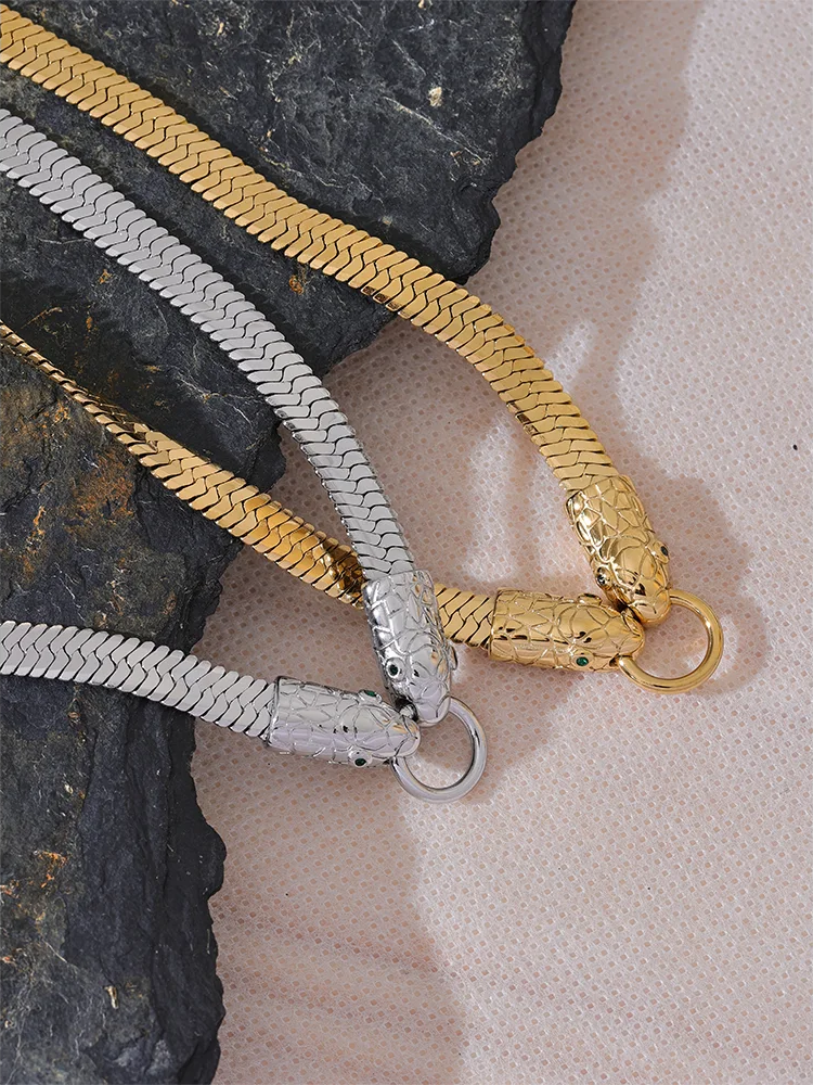 Snake Chain Choker Charm Necklace - Ecru