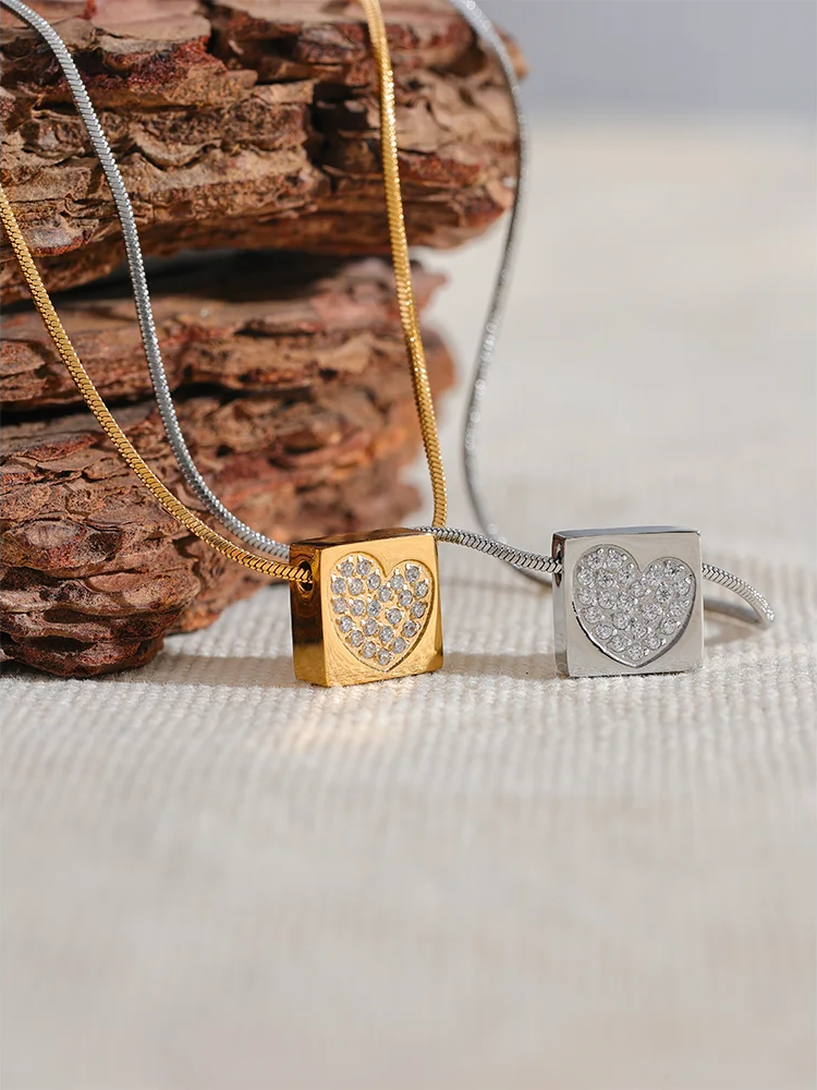 Square Heart Zircon Pendant Necklace - Ecru