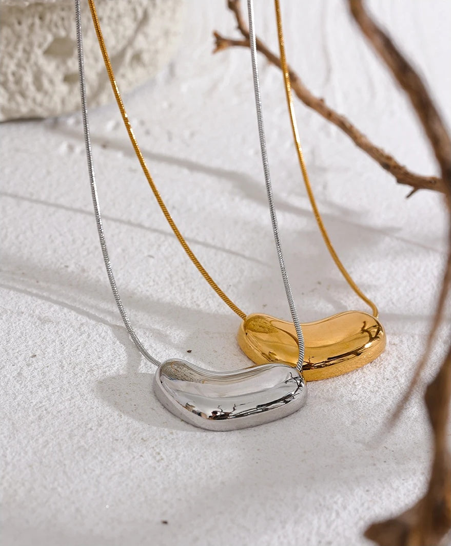 Stylish Texture Heart Pendant Necklace - Ecru