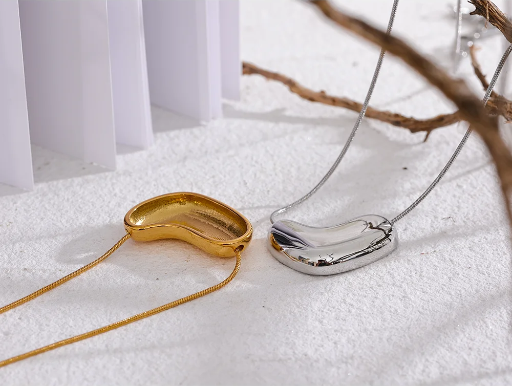 Stylish Texture Heart Pendant Necklace - Ecru