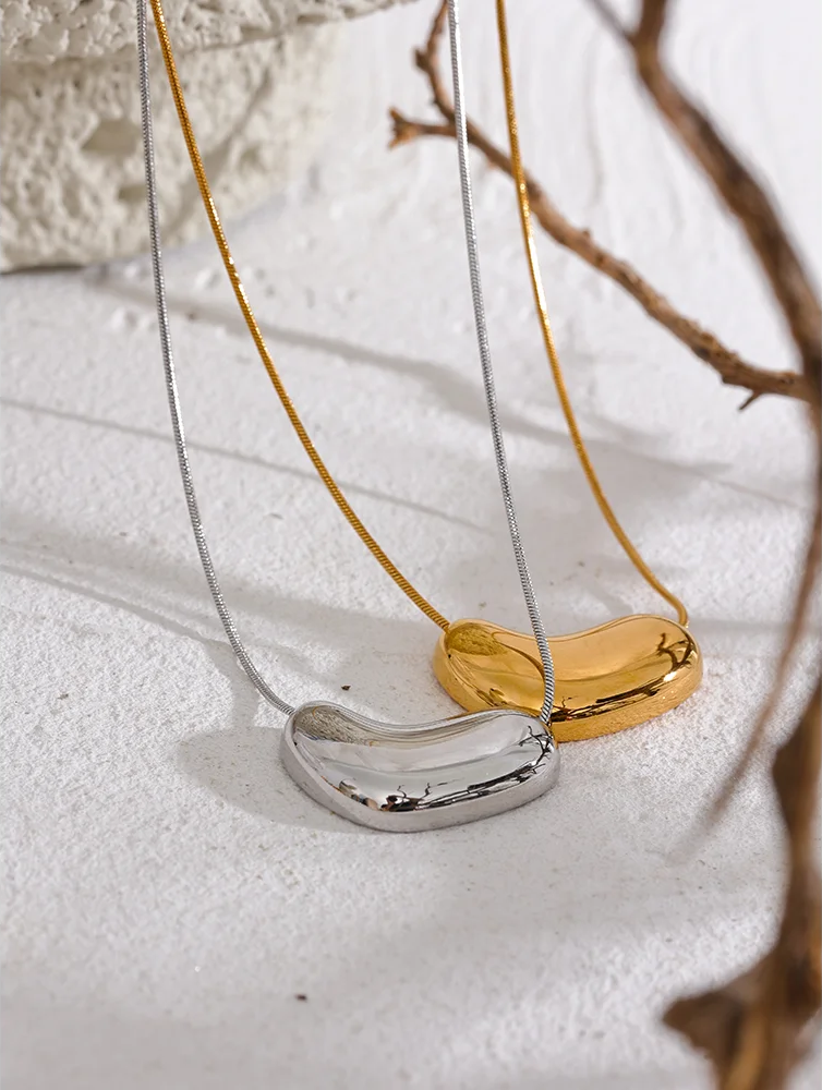 Stylish Texture Heart Pendant Necklace - Ecru