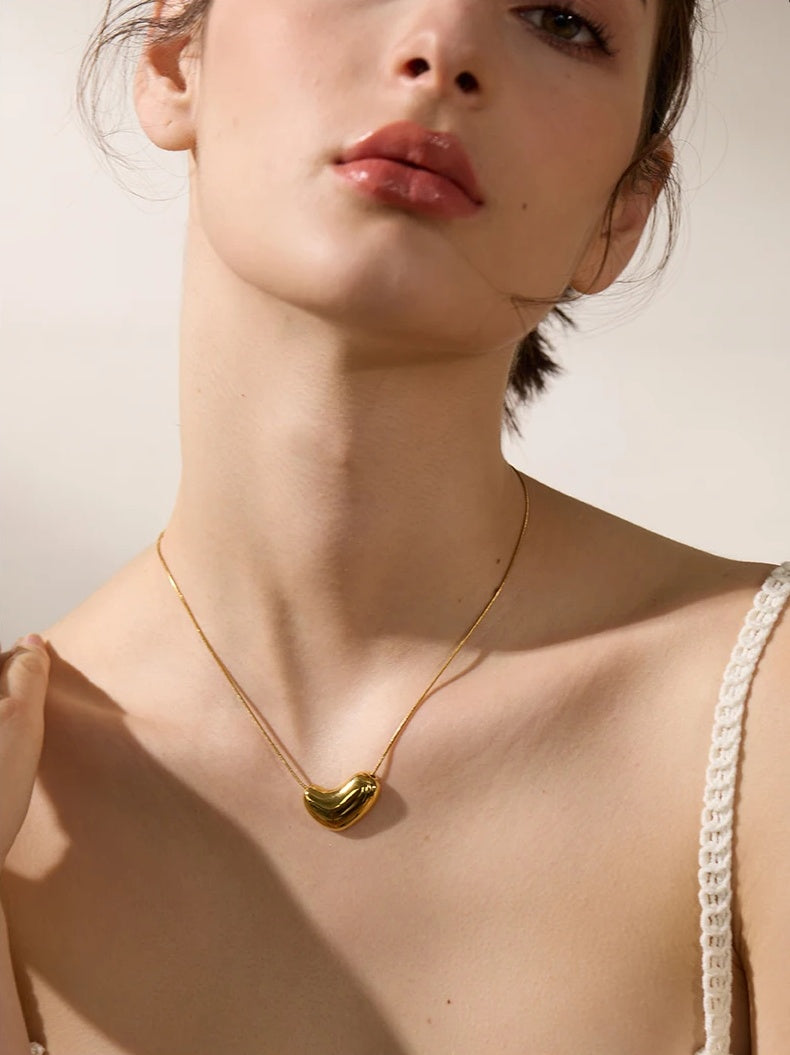 Stylish Texture Heart Pendant Necklace - Ecru