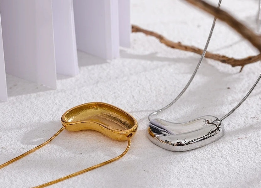 Stylish Texture Heart Pendant Necklace - Ecru
