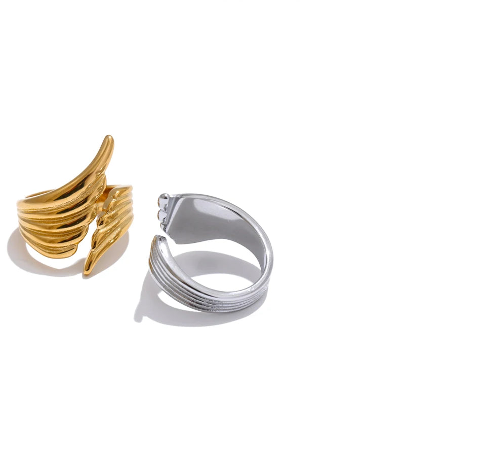 Timeless Chic Wing Statement Ring - Ecru