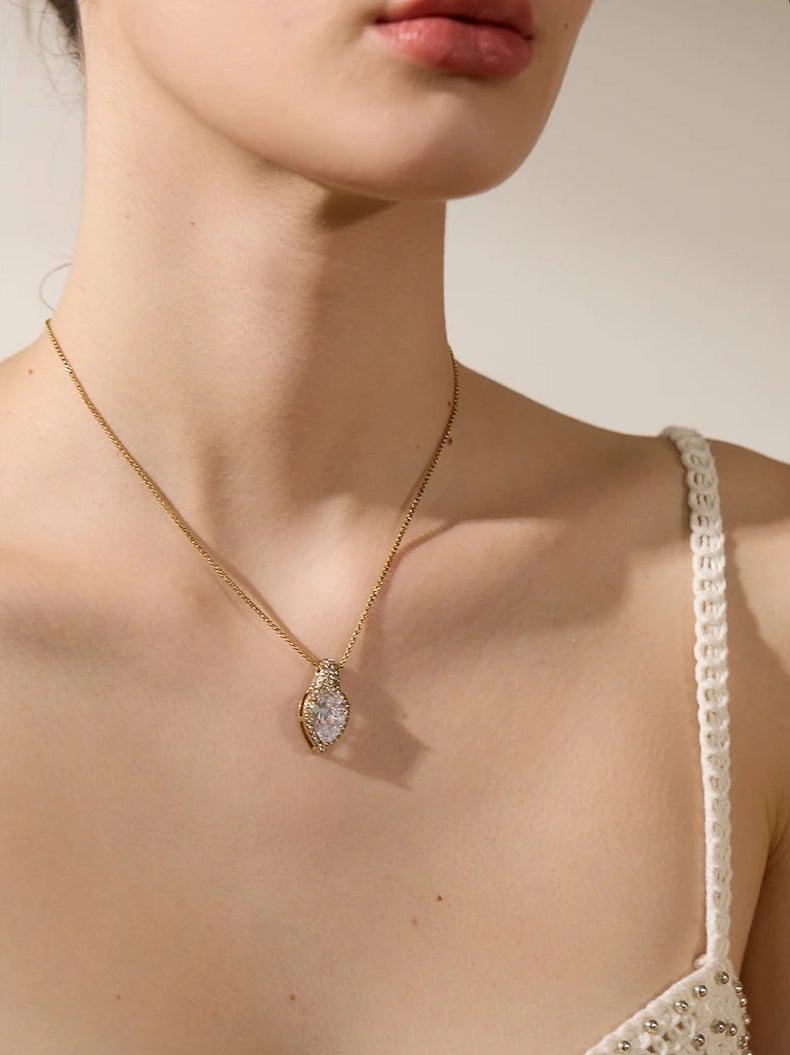 Transparent Cubic Zirconia Pendant Necklace - Ecru