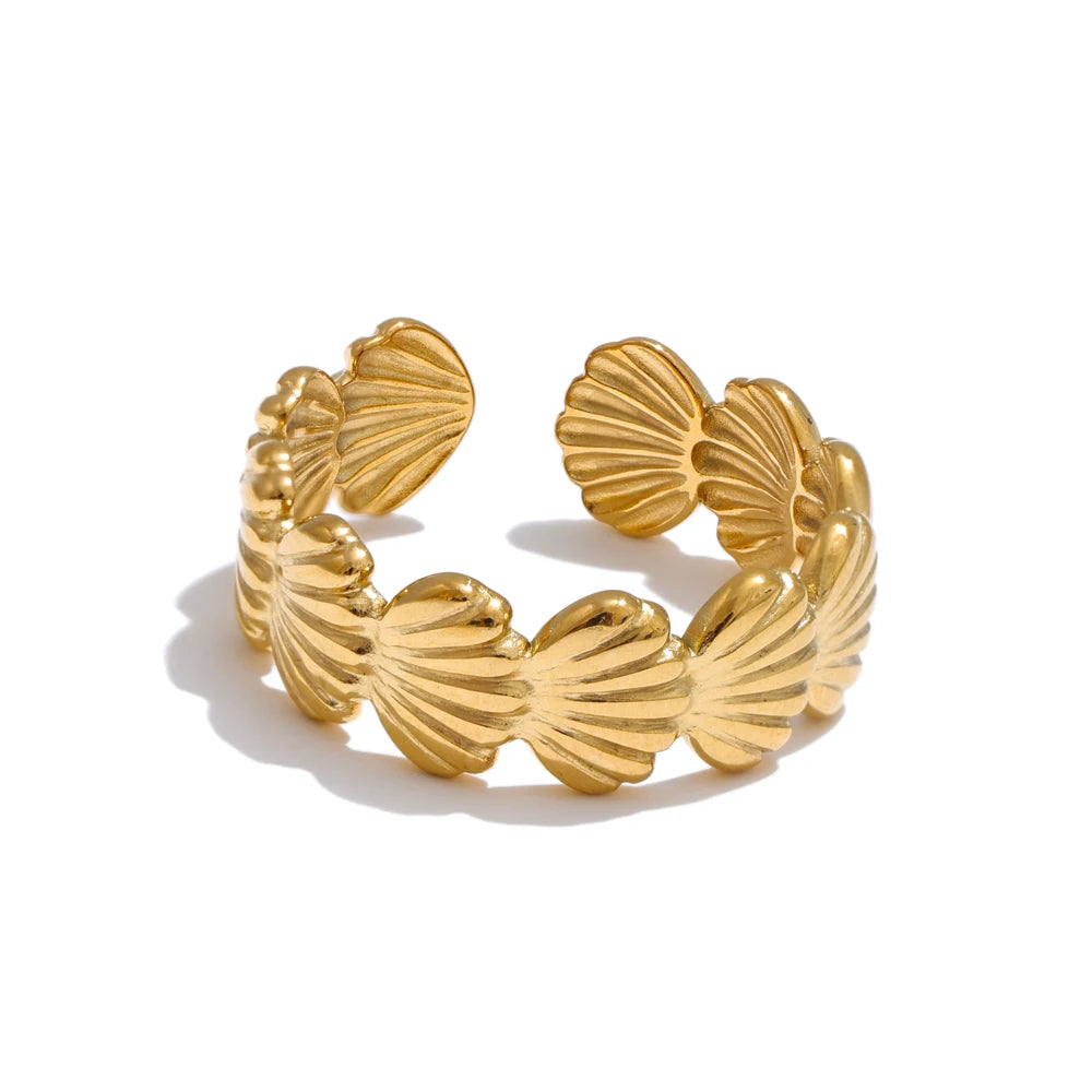 Trendy Classic Shell Statement Ring - Ecru