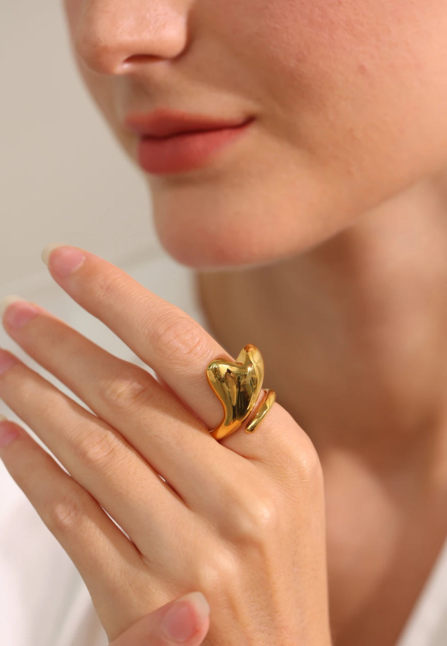 Trendy Heart Chunky Statement Ring - Ecru