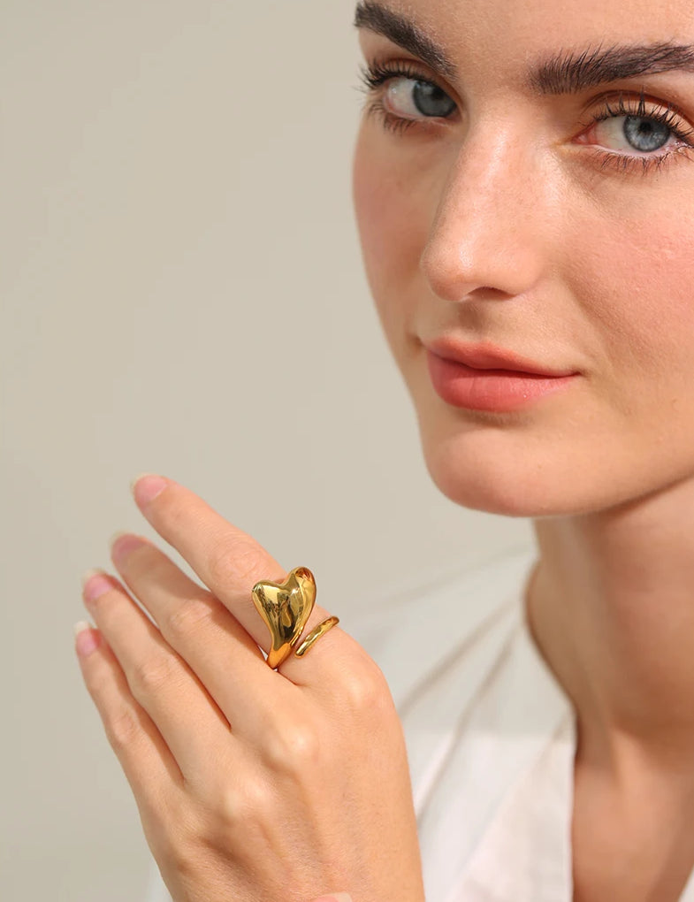 Trendy Heart Chunky Statement Ring - Ecru