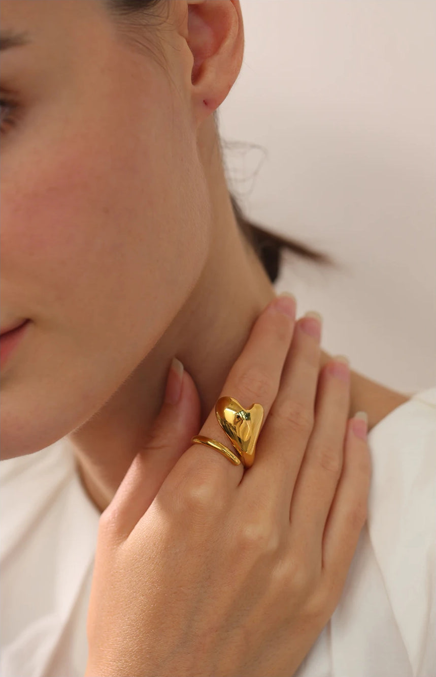 Trendy Heart Chunky Statement Ring - Ecru