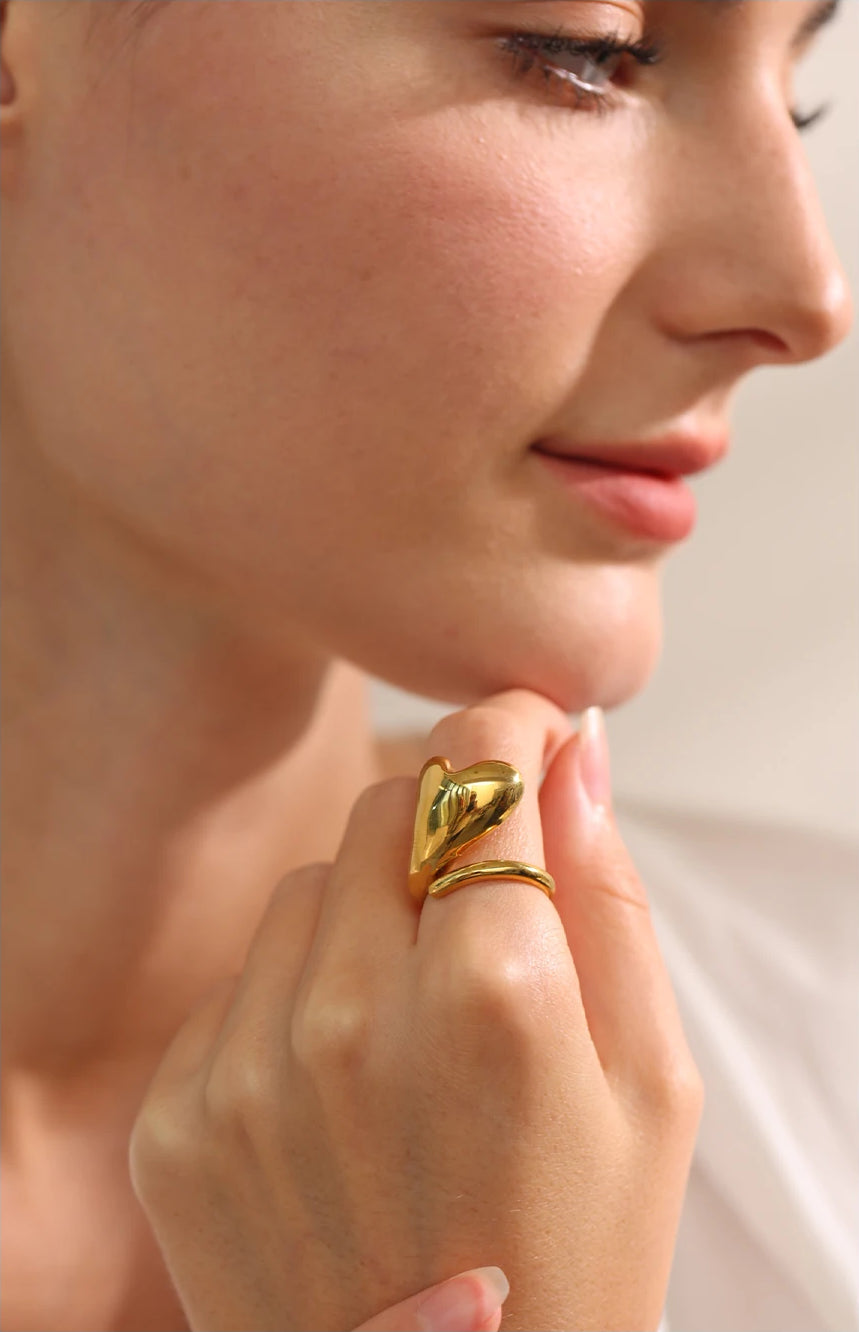 Trendy Heart Chunky Statement Ring - Ecru